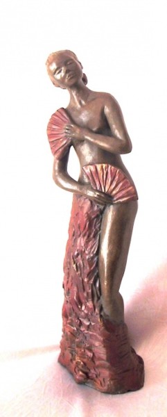 Escultura titulada "FEMME AUX EVENTAILS" por Léone Digraci, Obra de arte original