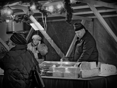 Photographie intitulée "Der Käsestand" par Leopold Brix, Œuvre d'art originale, Photographie numérique