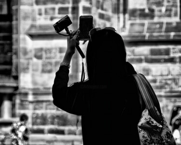 Photographie intitulée "Die Touristin" par Leopold Brix, Œuvre d'art originale, Photographie numérique