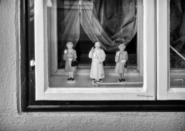 Photographie intitulée "Die Puppen" par Leopold Brix, Œuvre d'art originale, Photographie numérique