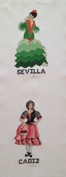 Textile Art titled "Trajes regionales" by Leorie, Original Artwork