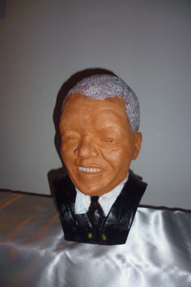 Skulptur mit dem Titel "NELSON MANDELA" von Maryvonne Lepinoy (MARLEN), Original-Kunstwerk, Terra cotta