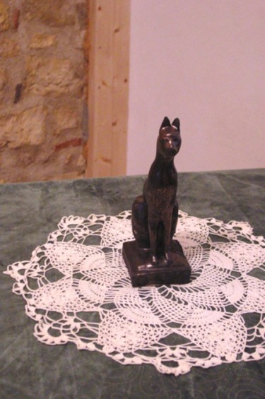 Sculpture titled "chat égyptien" by Maryvonne Lepinoy (MARLEN), Original Artwork, Terra cotta