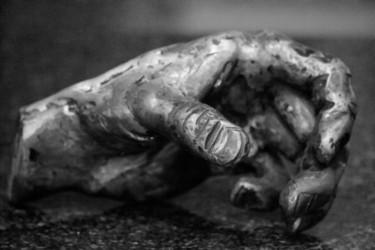 Sculptuur getiteld "hand sculpture(stee…" door Eugene Le Roux, Origineel Kunstwerk, Metalen