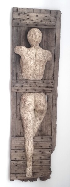 Sculpture intitulée ""Derrière la porte"" par Kim.B, Œuvre d'art originale, Plâtre Monté sur Autre panneau rigide