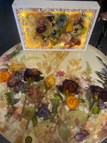 Design intitolato "Table "Champs fleur…" da Les Résines De Caroline, Opera d'arte originale, Mobili