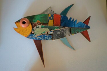 Скульптура под названием "Petit poisson mosaï…" - Jean René Petibon, Подлинное произведение искусства, Дерево