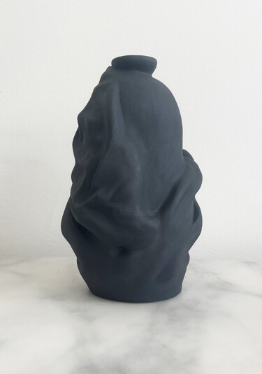 Skulptur mit dem Titel "Wabi-Vase 11" von Lesia Danilina, Original-Kunstwerk, Ton