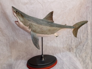 Escultura intitulada "tubarão branco" por Lou, Obras de arte originais