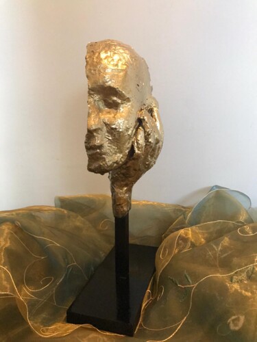 Sculpture titled "Pensieri" by Licia Trobia, Original Artwork, Plaster