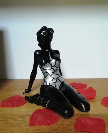 Sculpture intitulée "Hot Black girl" par Licia Trobia, Œuvre d'art originale, Résine