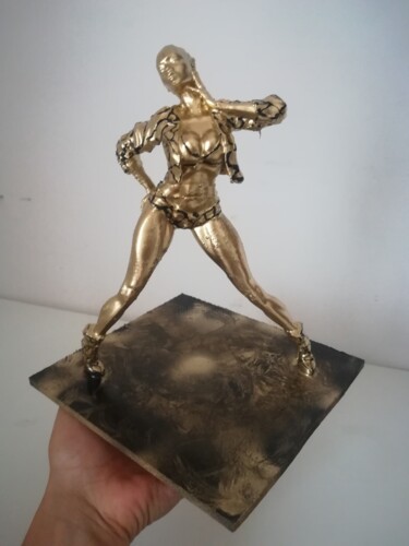 Sculpture titled "Sexy girl gold" by Licia Trobia, Original Artwork, Resin