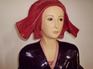 Sculptuur getiteld "vrouw met rode hoed" door Lida Baas, Origineel Kunstwerk