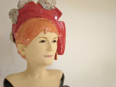 Sculptuur getiteld "Vrouw met hoed, naa…" door Lida Baas, Origineel Kunstwerk