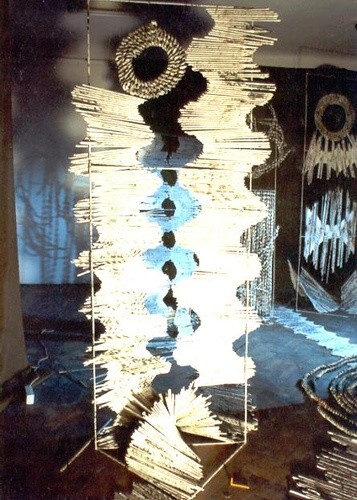 Installation intitulée "Porte au carrefour-…" par Lyria, Œuvre d'art originale