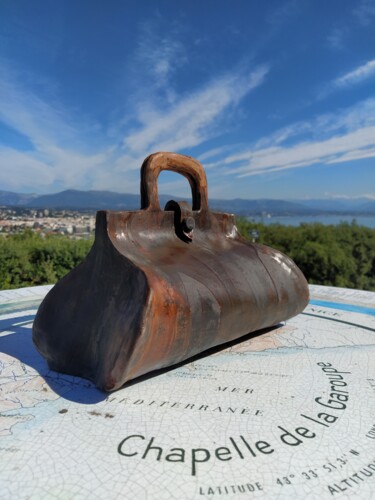 Scultura intitolato "Dreams bag Western" da Lila D'Harcourt, Opera d'arte originale, Ceramica