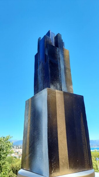 Skulptur mit dem Titel "Quetzalcoatl I" von Lila D'Harcourt, Original-Kunstwerk, Keramik