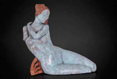 Skulptur mit dem Titel "Julie" von Lilou Gilbert Desvallons, Original-Kunstwerk, Bronze