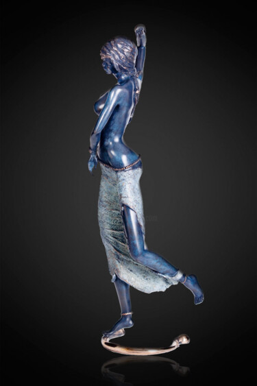 Skulptur mit dem Titel "Princesse de Vix" von Lilou Gilbert Desvallons, Original-Kunstwerk, Bronze