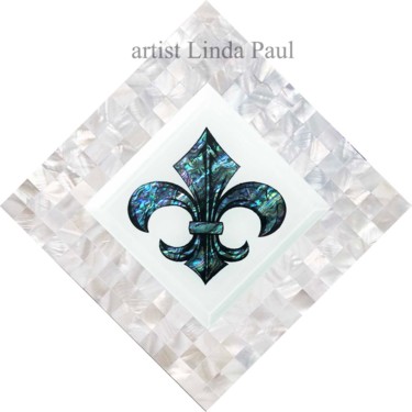 Escultura intitulada "Fleur de lis handma…" por Linda Paul, Obras de arte originais, Mosaico Montado em Painel de madeira