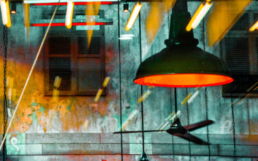 Фотография под названием "The Room" - Linda Chapman, Подлинное произведение искусства, Манипулированная фотография