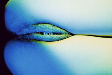 Photographie intitulée "The All Seeing Eye" par Linda Trime, Œuvre d'art originale, Photographie argentique