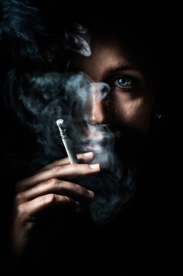 Фотография под названием "The Smoker" - L'Individu, Подлинное произведение искусства, Цифровая фотография