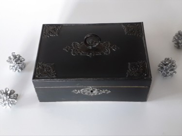 Design intitulée "Boîte ancienne avec…" par Lin-Et-Patine, Œuvre d'art originale, Accessoires