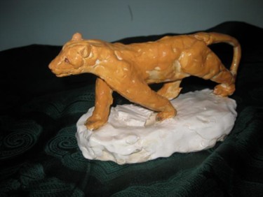 Скульптура под названием "львица" - Lion82, Подлинное произведение искусства, Керамика