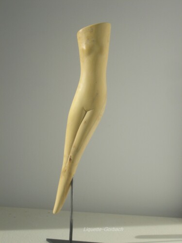 Escultura intitulada "Figurine" por Liquette-Gorbach, Obras de arte originais, Madeira