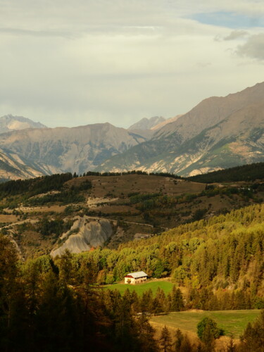 Fotografía titulada "Entre les montagnes" por Lisa Filippi, Obra de arte original, Fotografía digital