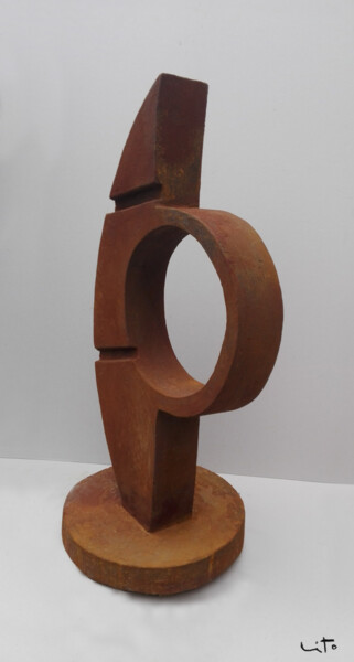 Sculpture titled "Pinza III" by Lito, Original Artwork, Concrete