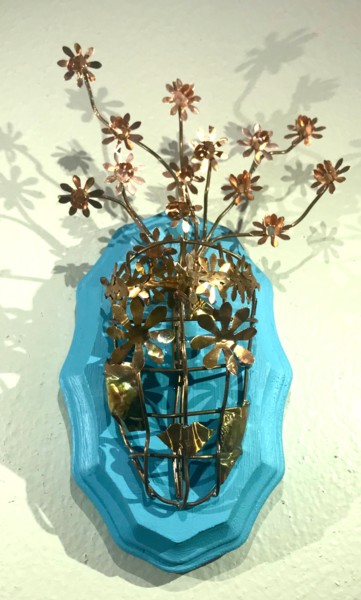 Sculpture intitulée "Beauty After Breakd…" par Liz Paker, Œuvre d'art originale, Métaux Monté sur Panneau de bois