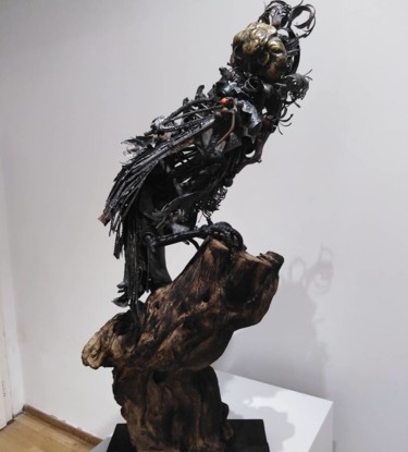 Скульптура под названием "Owl" - Ljuba, Подлинное произведение искусства, Металлы