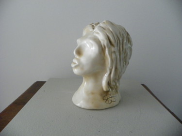 Sculpture titled "LA FEMME SOLITAIRE" by Lgh, Original Artwork, Clay