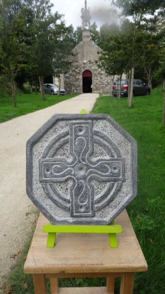 Sculpture intitulée "croix irlandaise" par Loic Carmes, Œuvre d'art originale