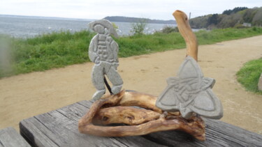 Sculpture titled "breton et triskel" by Loic Carmes, Original Artwork, Wood