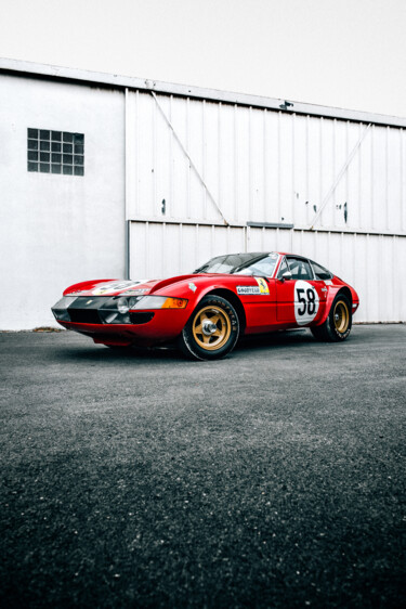 Photographie intitulée "1969 FERRARI DAYTON…" par Loïc Kernen, Œuvre d'art originale, Photographie numérique