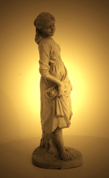雕塑 标题为“Menina segurando ve…” 由Arley Lopes, 原创艺术品, 陶瓷
