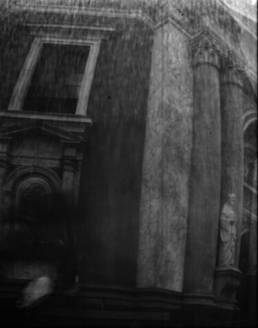 Fotografia intitolato "Rain over the temple" da Ricardo Lopez Risso, Opera d'arte originale, fotografia a pellicola