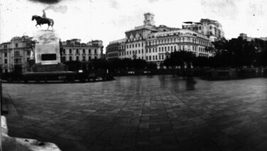 Fotografie getiteld "San Martín Square" door Ricardo Lopez Risso, Origineel Kunstwerk, Film fotografie