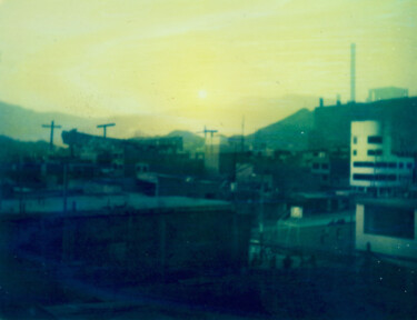 Photography titled "Atardecer con techos" by Ricardo Lopez Risso, Original Artwork, Analog photography