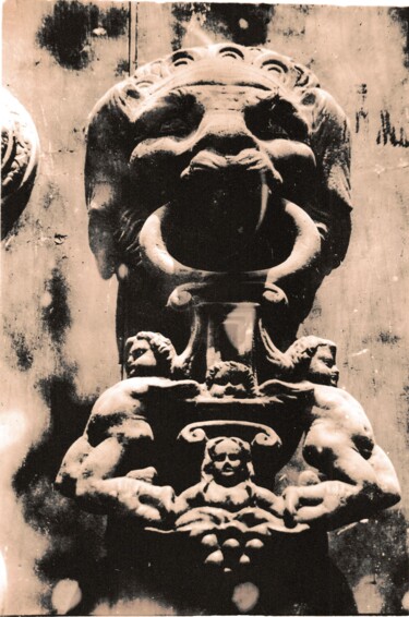 Fotografia intitulada "Aldaba de la Catedr…" por Ricardo Lopez Risso, Obras de arte originais, Fotografia de filme