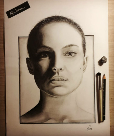 Dessin intitulée "Nathalie Portman" par Lora, Œuvre d'art originale, Fusain