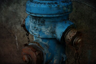 Фотография под названием "Idrante blu" - Lorenzo Corti, Подлинное произведение искусства, Цифровая фотография