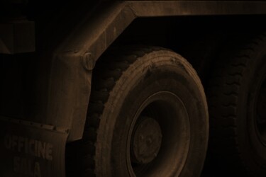 Фотография под названием "camion" - Lorenzo Corti, Подлинное произведение искусства, Цифровая фотография