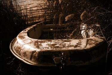 Fotografia intitolato "vecchia barca abban…" da Lorenzo Corti, Opera d'arte originale, Fotografia digitale