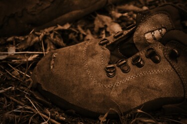 Fotografia intitulada "vecchia scarpa" por Lorenzo Corti, Obras de arte originais, Fotografia digital