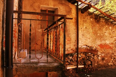 Fotografia intitulada "vecchia casa abband…" por Lorenzo Corti, Obras de arte originais, Fotografia digital