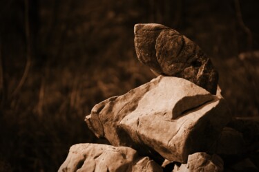 Fotografía titulada "omini di pietra" por Lorenzo Corti, Obra de arte original, Fotografía digital